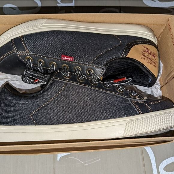 New in the box Men's Levis size 8 tennis shoes - Picture 12 of 12